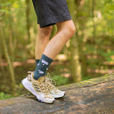 Merinowollen Alfredo Gonzales schapen sokken blauw gedragen door model.