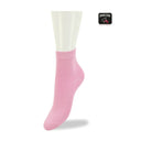 Bonnie Doon roze quartersok voor dames gedragen op wit mannequinbeen op witte achtergrond met zachte belichting