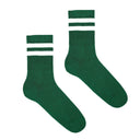 Flatlay van groen-witte KLUE sokken van biologisch katoen, frisse look met zachte structuur.