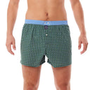 Man draagt groene McAlson boxershort met  groene diamantprint, katoenen ondergoed met comfortabele pasvorm.